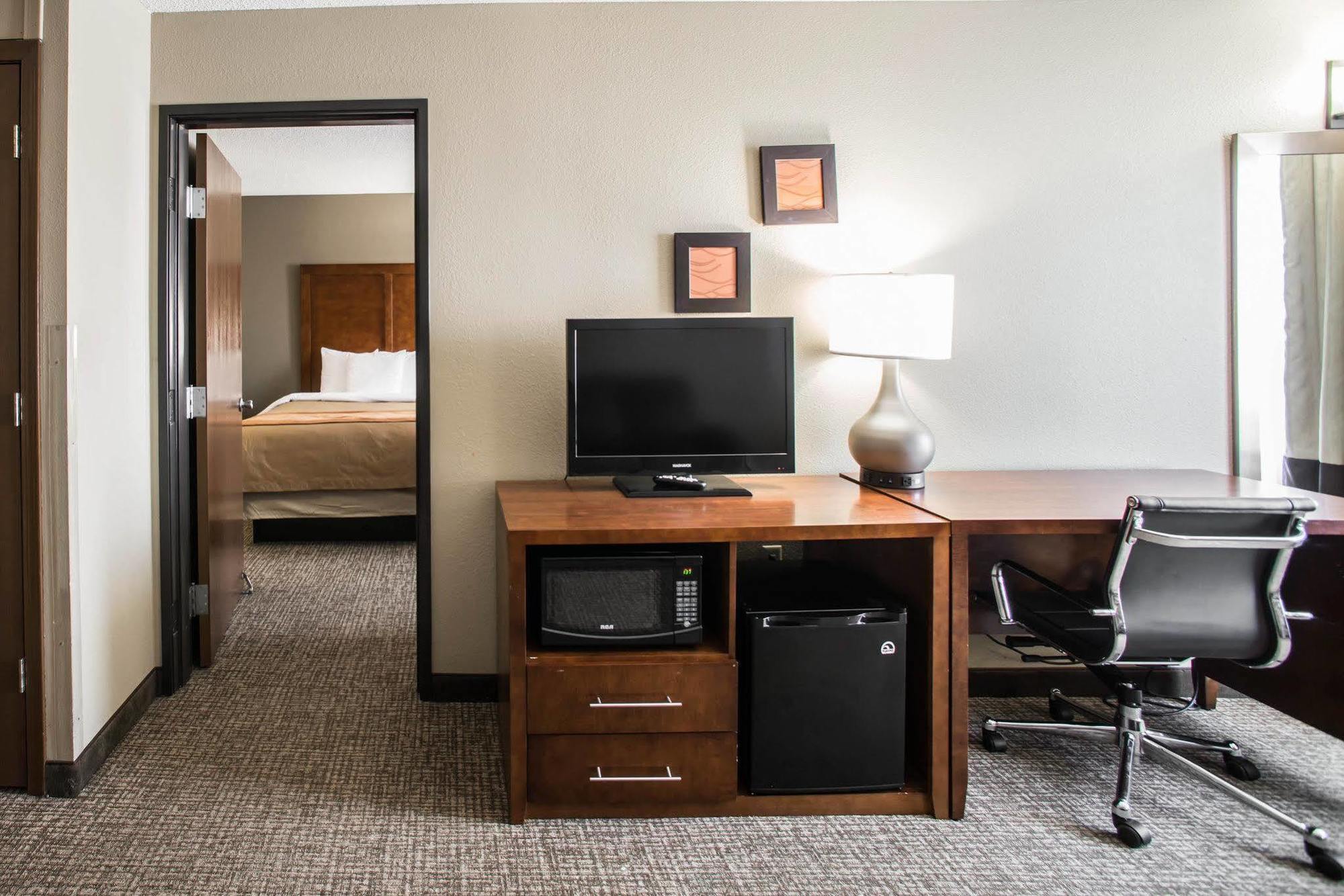 Comfort Inn & Suites St Louis-Hazelwood Zewnętrze zdjęcie