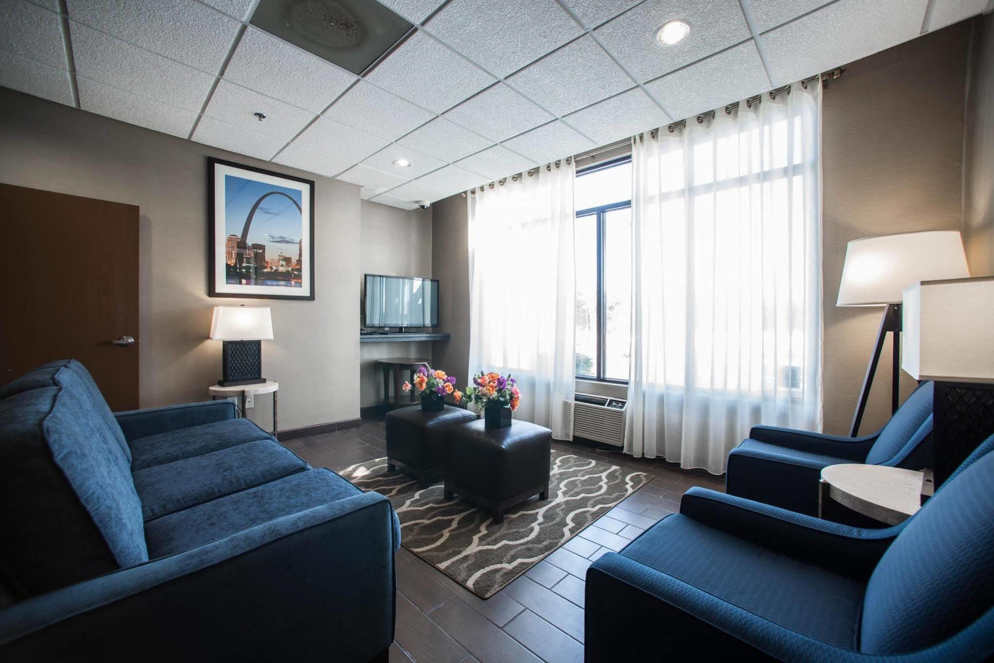 Comfort Inn & Suites St Louis-Hazelwood Zewnętrze zdjęcie